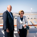 The first visit on Their Majesties' agenda was to Gansu Dunhuang Solar Park. Photo: Heiko Junge, NTB scanpix