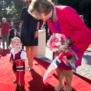 Queen Sonja met young Lars Kristensen and other members of the Norwegian community at Plaza de Noruega. Photo: Heiko Junge / NTB scanpix