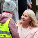The Crown Princess met Johanna Kelmikula (6) on arrival at the President's Office. Photo: Lise Åserud, NTB scanpix