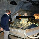 Director Vegard Hansen gives the Crown Prince and Crown Princess a tour of Setesdal Mineral park (Photo: Gorm Kallestad / Scanpix)
