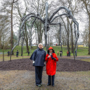 Queen Sonja and Crown Princess Mette-Marit in front of "Maman" in the Palace Park. Photo: Øivind Møller Bakken, The Royal Court.