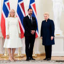 The Crown Prince and Crown Princess are welcomed by President Dalia Grybauskaitė. Photo: Lise Åserud / NTB scanpix