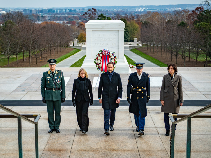 Wreath Laying Ceremony at the Tomb of the Unknown Soldier at Arlington National Cemetery. Photo: Elizabeth Fraser / Arlington National Cemetery