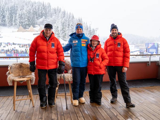 The King and Queen and The Crown Prince watched the battle for seconds in the men’s 10 kilometre classical cross-country race, which Johannes Høsflot Klæbo won. Photo: Liv Anette Luane, The Royal Court