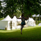 Elever fra Cirkus Cirka sirkusskole og danselinja fra Munch vgs skapte stemning. Publisert 1. september 2016. Handoutbilde fra Det kongelige hoff. Bildet er kun til redaksjonell bruk - ikke for salg. Foto: Sven Gj. Gjeruldsen, Det kongelige hoff