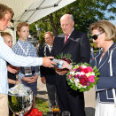 The King and Queen with the young inventors in the company Frii (Photo: Håkon Mosvold Larsen / NTB scanpix)