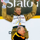 King Harald presents prizes to Petter Northug and the other medalists after the 50 km (Photo: Lise Åserud / Scanpix)
