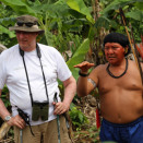 The eader of the Yanomami, Daví Kopenawa, tells the King about life in the rainforest.  (Photo: Rainforest Foundation Norway / ISA Brazil)