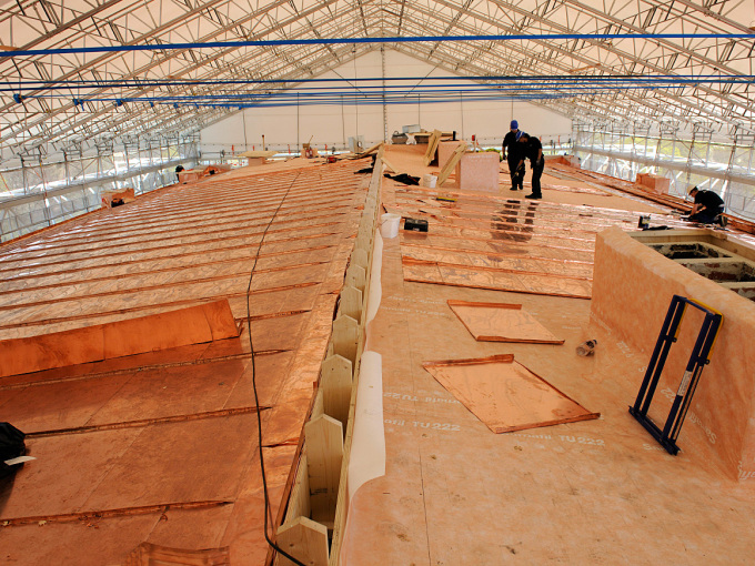 I 2011-2012 ble det reist et tak av duk over Slottet og nytt koppertak ble lagt. Foto: Jan Haug, Det kongelige hoff