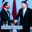 Crown Prince Haakon and President Raimonds Vējonis gave a joint press conference. Photo: Lise Åserud / NTB scanpix