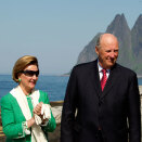 The King and Queen in beautiful surroundings at Tungeneset (Photo: Terje Bendiksby / Scanpix)