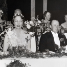 Historisk bilde av Prinsessens diadem: Kronprinsesse Märtha bærer sin mors diadem ved en gallamiddag på Waldorf Astoria i New York i 1939. Handoutbilde fra Det kongelige hoff publisert 17.06.2022 i anledning feiringen av Prinsessens 18-årsdag. Bildet er kun til redaksjonell bruk, ikke for salg. Foto: De kongelige samlinger