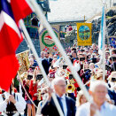 A whole parade accompanied The Royal Highnesses back to the Royal Yacht (Photo: Stian Lysberg Solum / NTB scanpix)