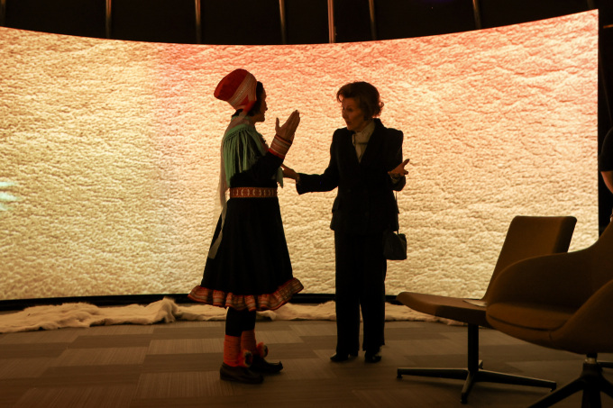 The Queen was present during the Árran360° film screening. Árran means fireplace - a place where stories are told. Photo: Jan Langhaug / NTB.