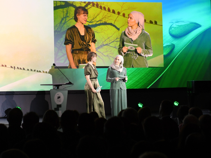 Iman Meskini and Gina Gylver were the masters of ceremonies of the programme. Photo: Sven Gj. Gjeruldsen, the Royal Court