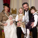 Emma Tallulah Behn with her sister and parents om the occasion of her baptism. Photo: Bjørn Sigurdsøn, The Royal Court / Scanpix.
