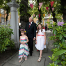 Kongefamilien ankommer hagefesten. Foto: Lise Åserud, NTB scanpix